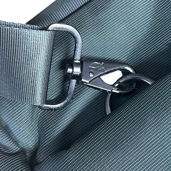 NWOT Rivacase Gray #8251 Notebook Laptop 17.3" x 12" x 2" Bag w/Shoulder Strap - Picture 7 of 9